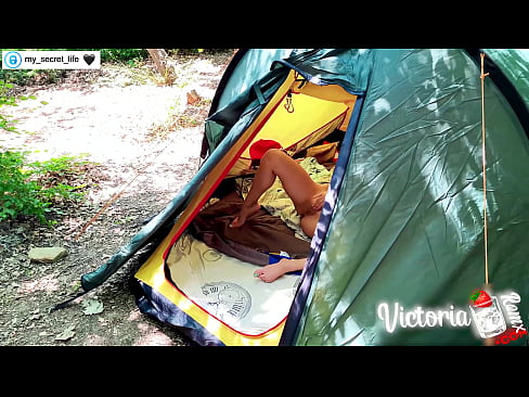 ❤️ ថតដោយកាមេរ៉ា Passionate jerk off Stranger in a tent ❤️ អាសអាភាស នៅពួកយើង